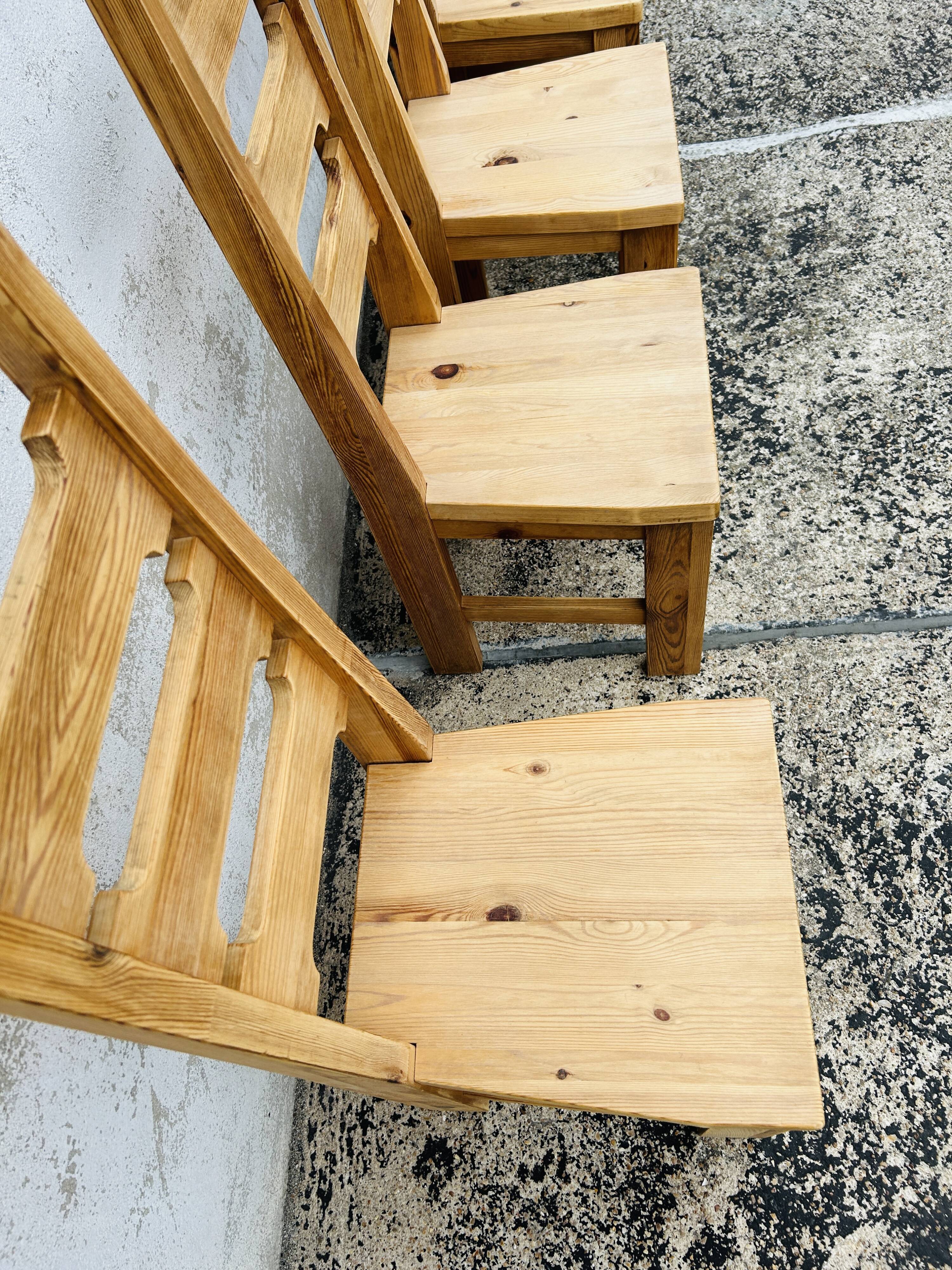 6 chaises brutalistes en pin massif