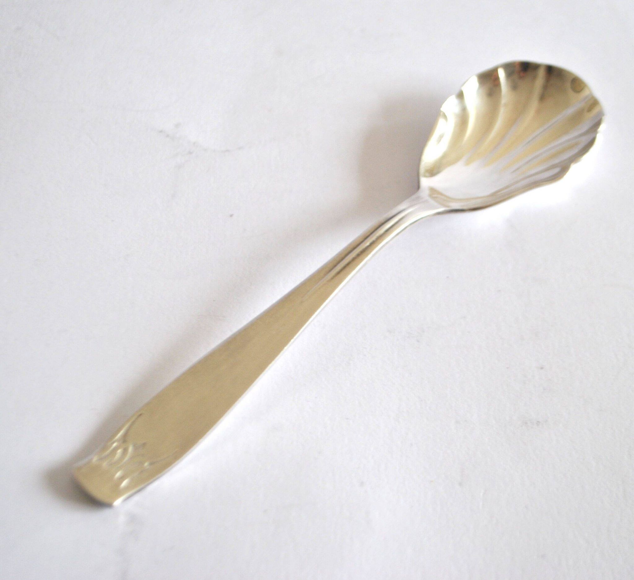 Cuillère à sucre vintage en métal argenté Gulden Alsace, décor coquille