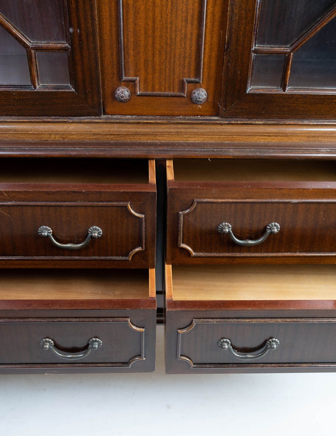 Hepplewhite mahogany showcases from the 1930s