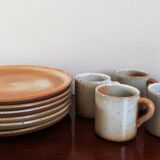 Set Grès du Marais dessert plates and cups