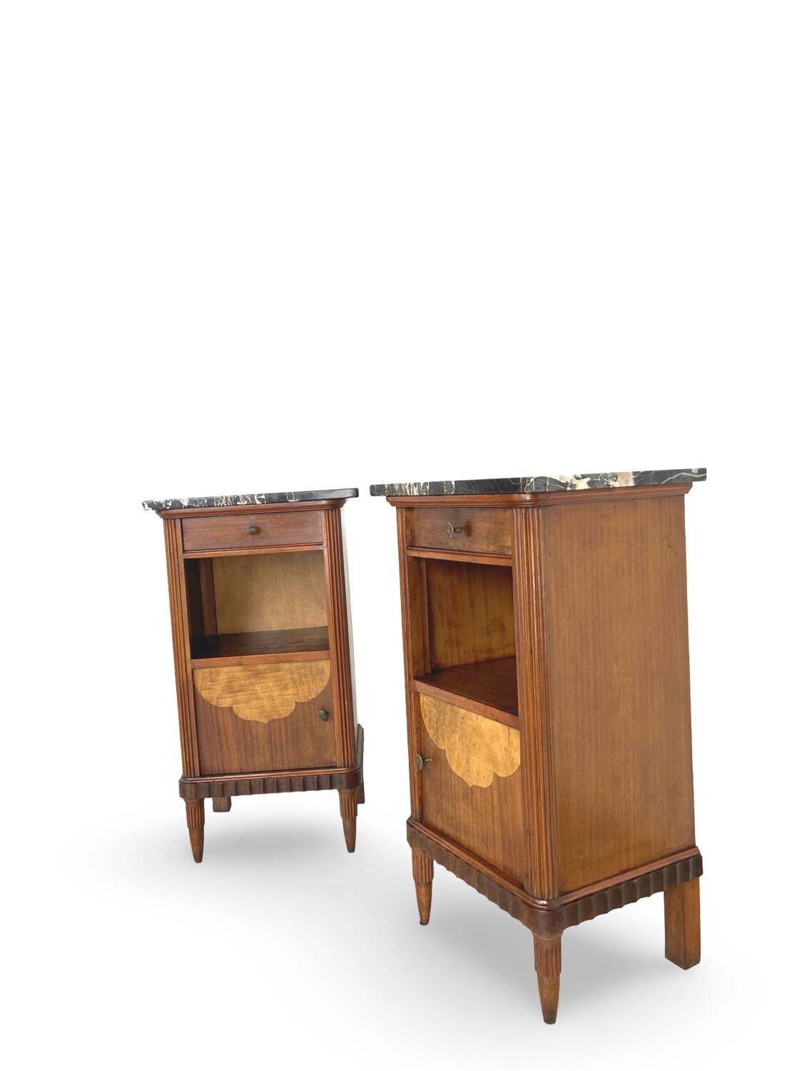 Tables de chevet italiennes en placage d'acajou avec de splendides