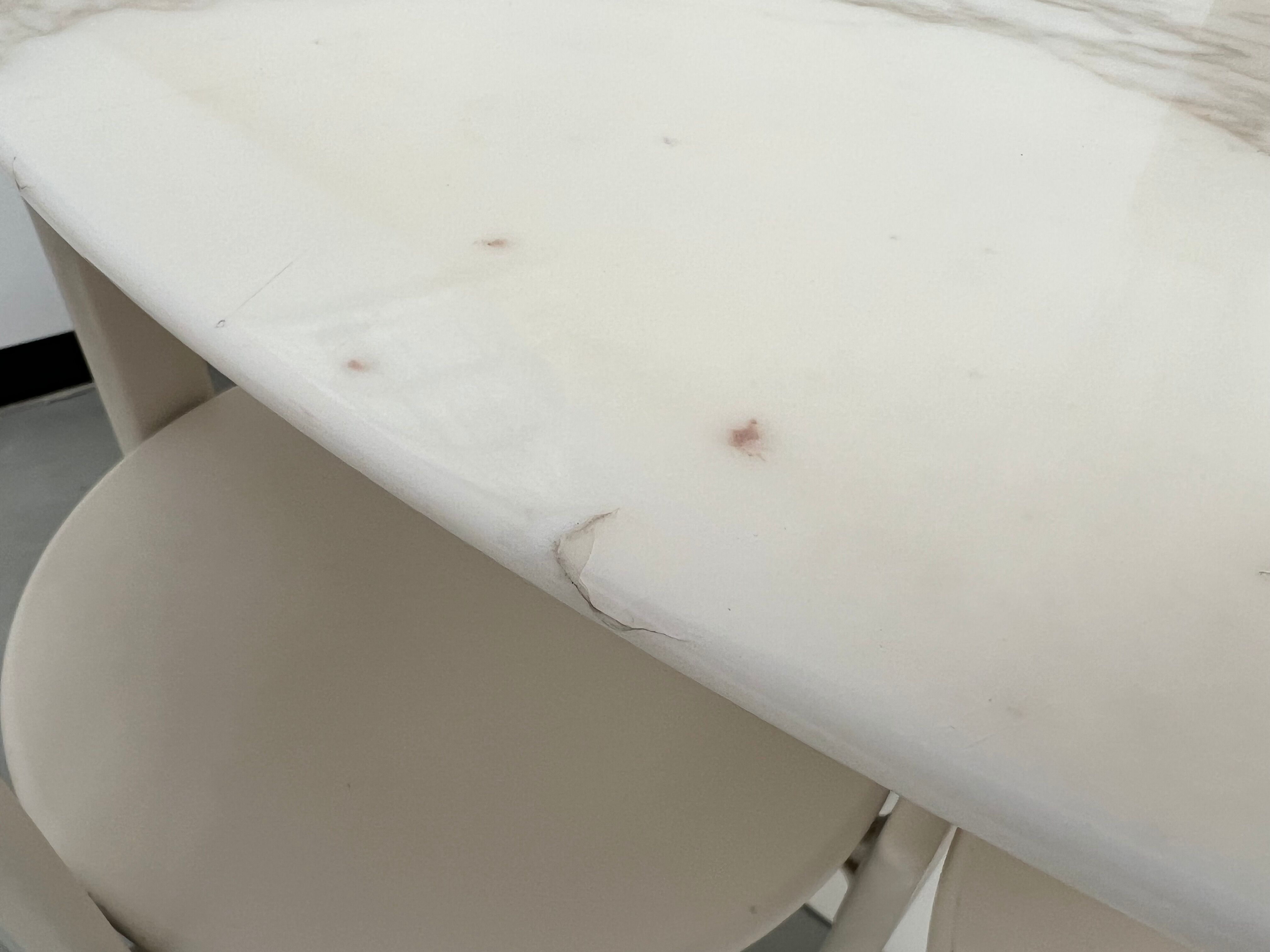 Florence Knoll round table, marble top and tulip base, circa 1960, Eero Saarinen