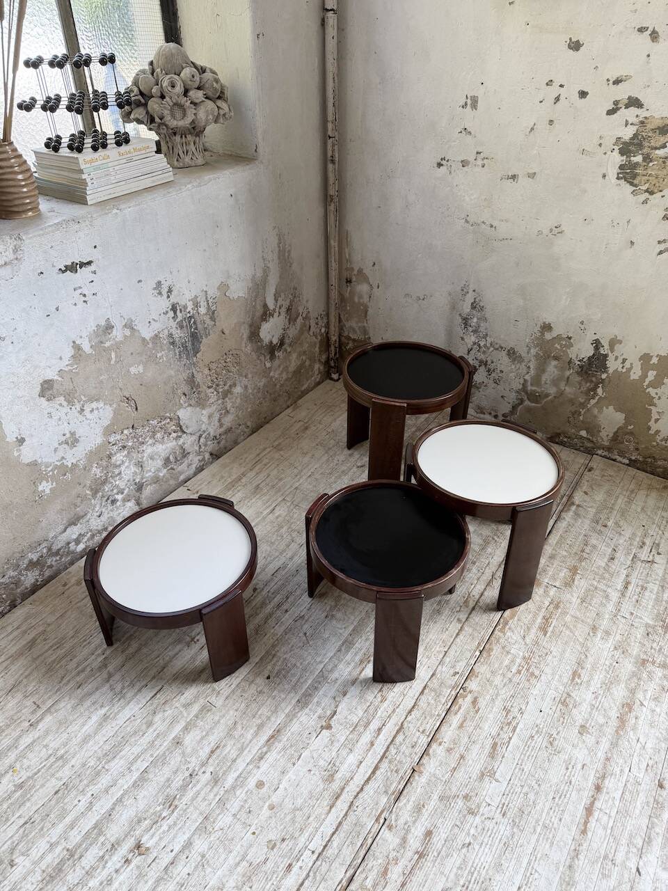 Nido 780 G stackable coffee tables. Frattini for Cassina