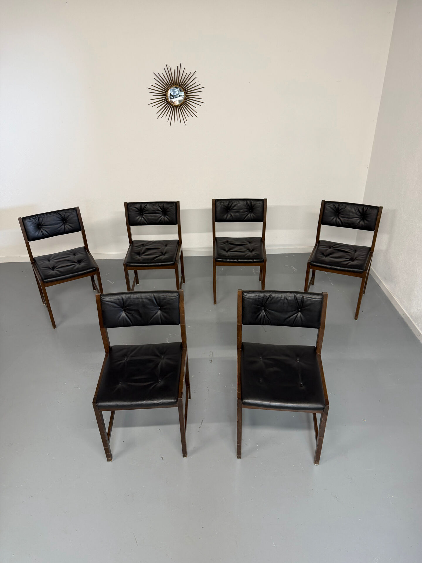 Lot of 6 Scandinavian design chairs in wood and black faux leather an70.