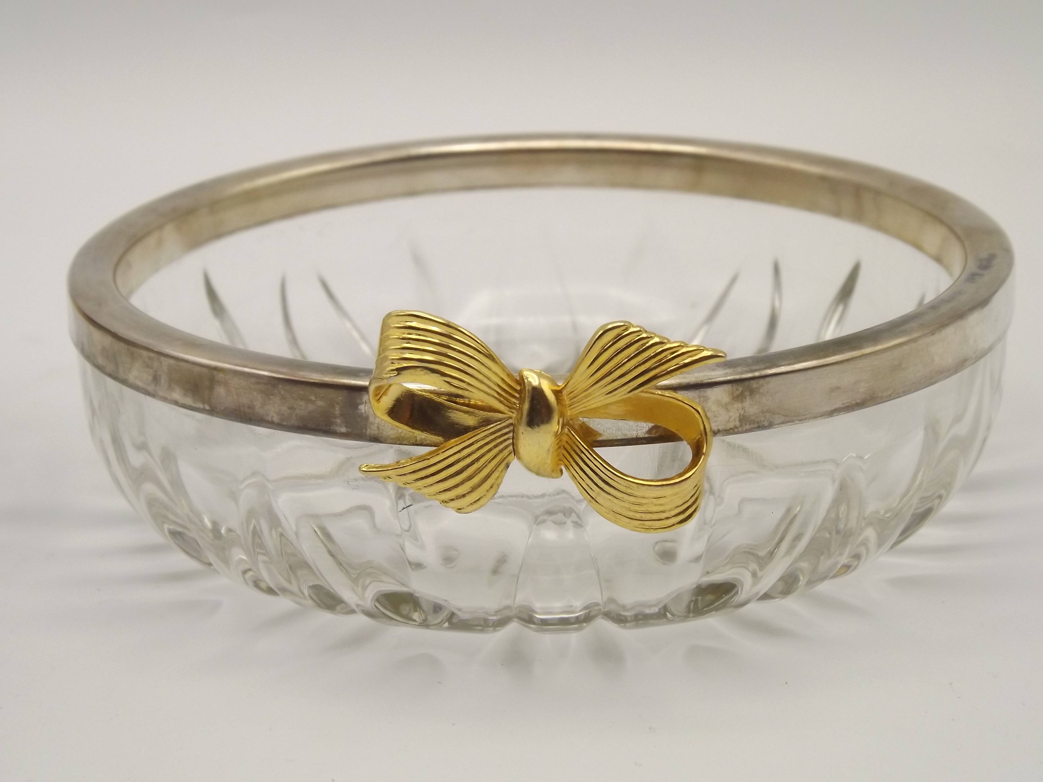 Set of 2 glass and metal bowls with a bow design.