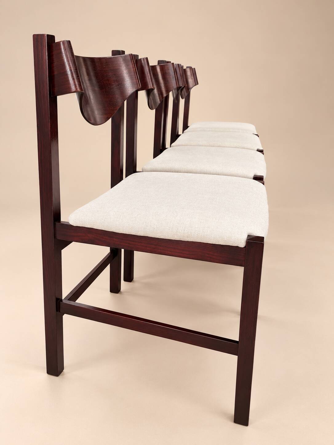 Chaises de gianfranco frattini en palissandre et velours - italie