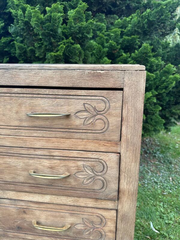 Commode vintage en bois massif sculpté – 4 tiroirs