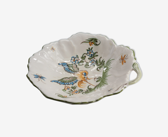 Empty pocket in faience
