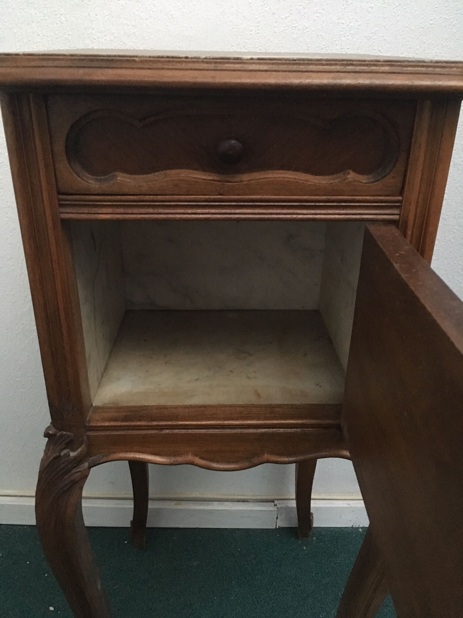 Louis Philippe beside table