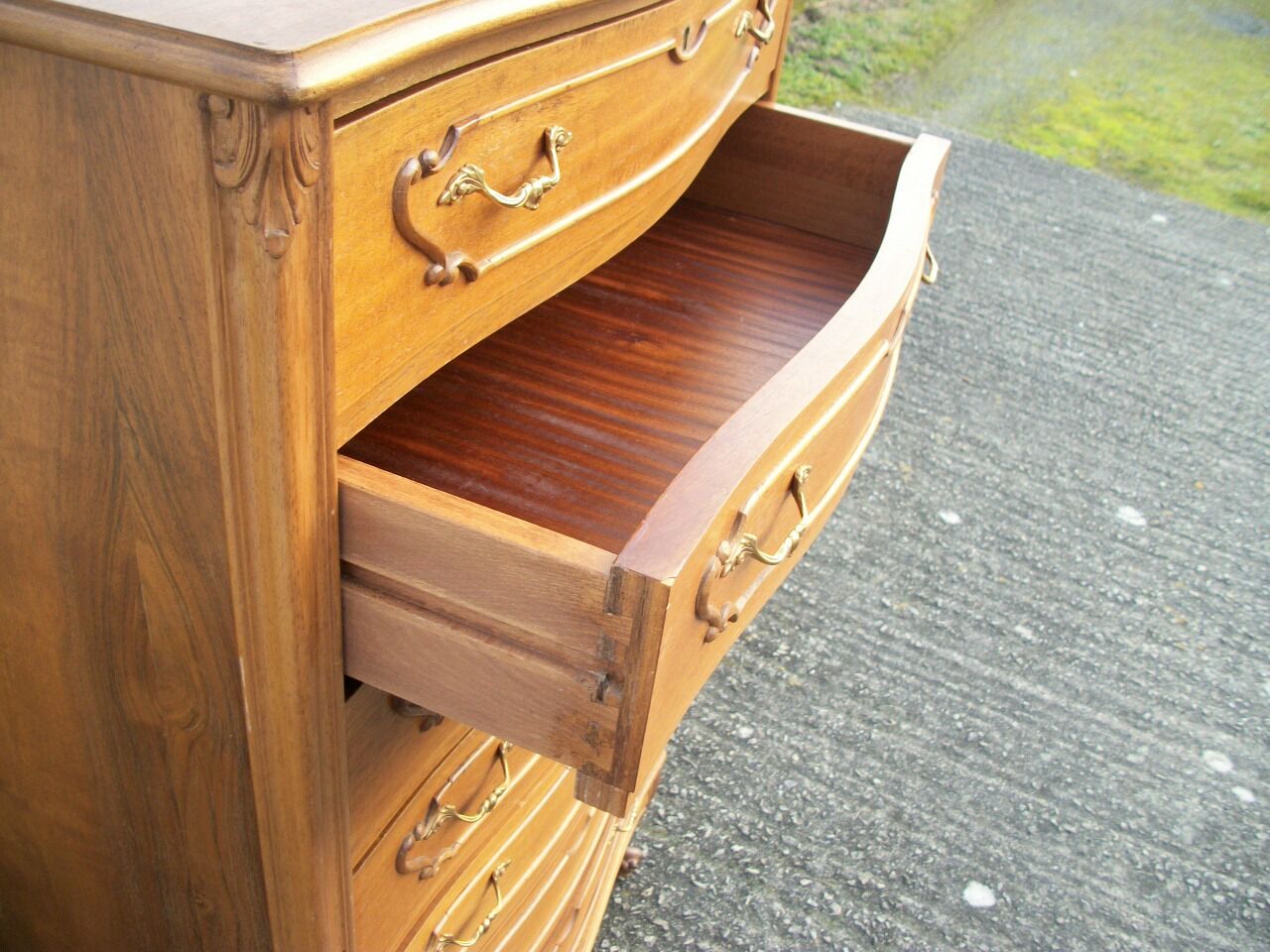 Chest of drawers
