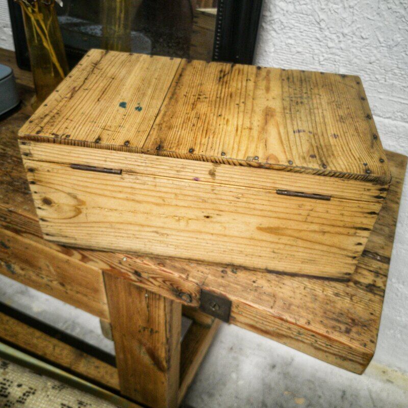 Caisse en bois brut
