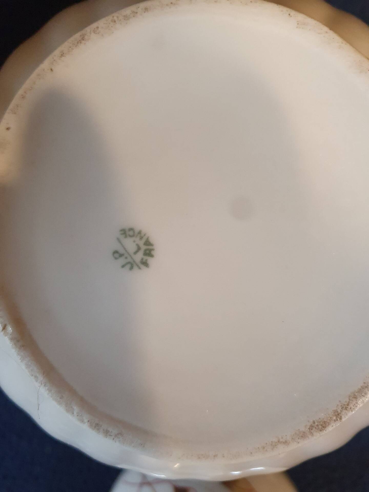 Beautiful sugar bowl in fine Limoges porcelain from the late 19th to early 20th century.