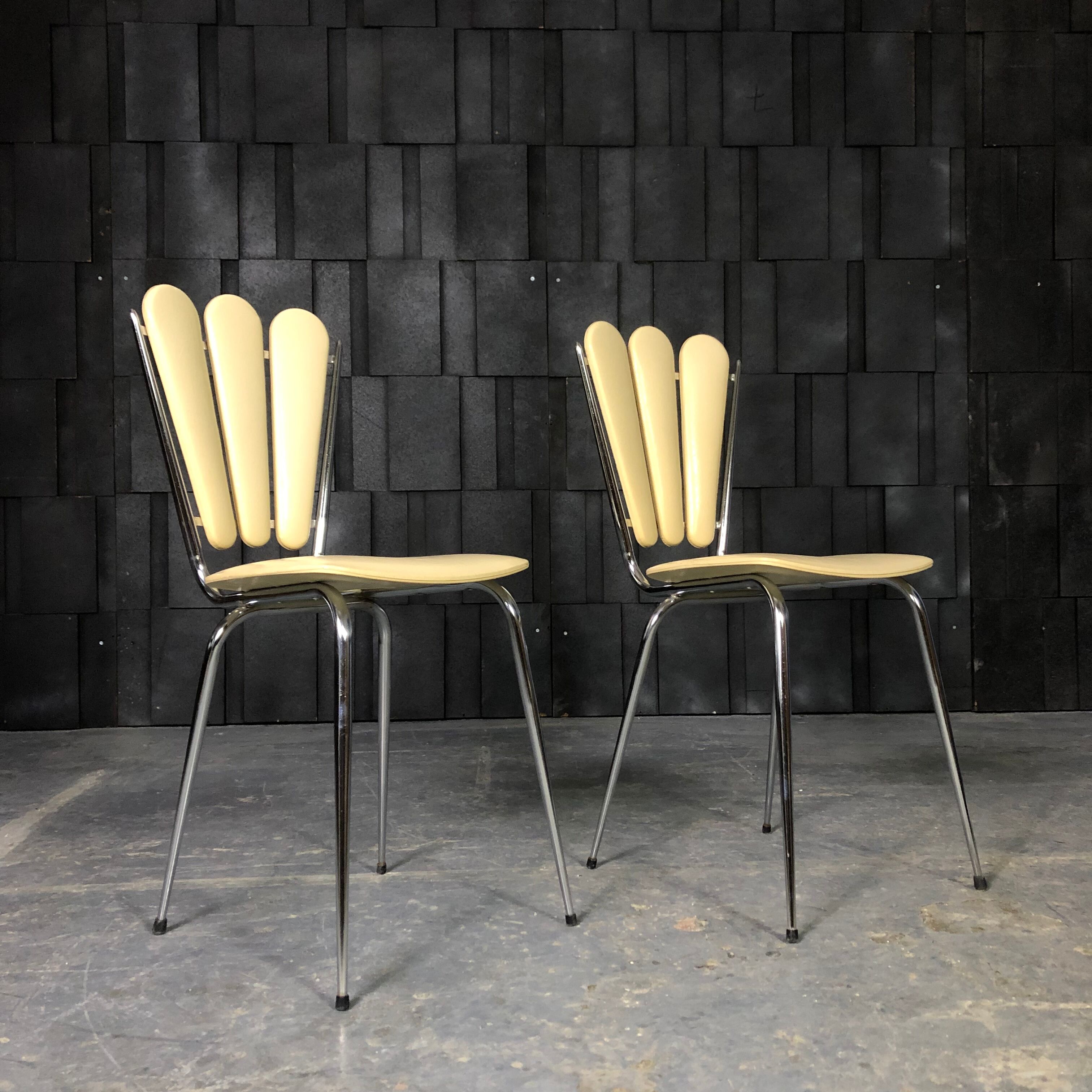 Pair of chairs "Petals" 70s