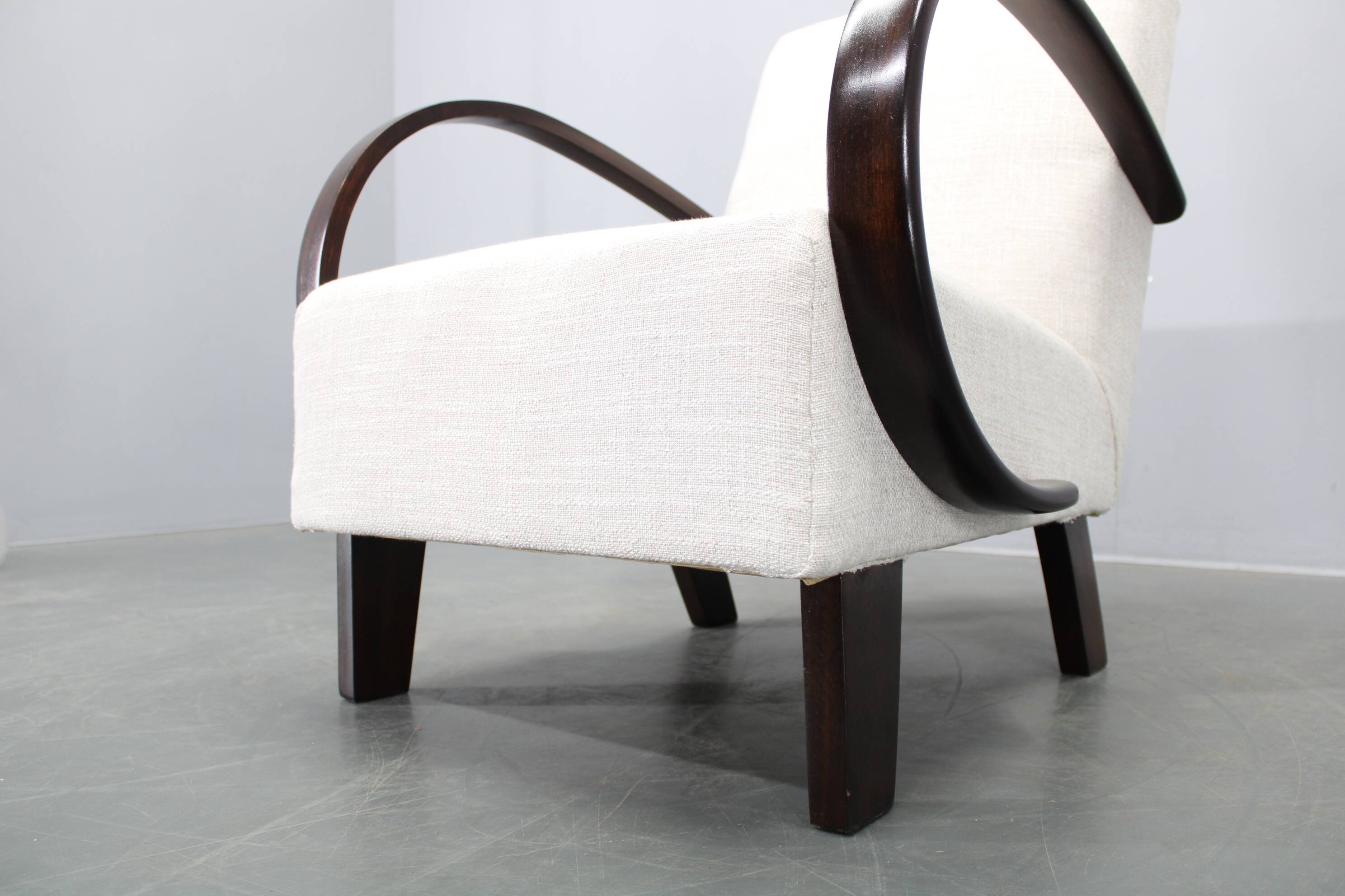 Art Deco armchair by Jindřich Halabala, Czechoslovakia 1940s