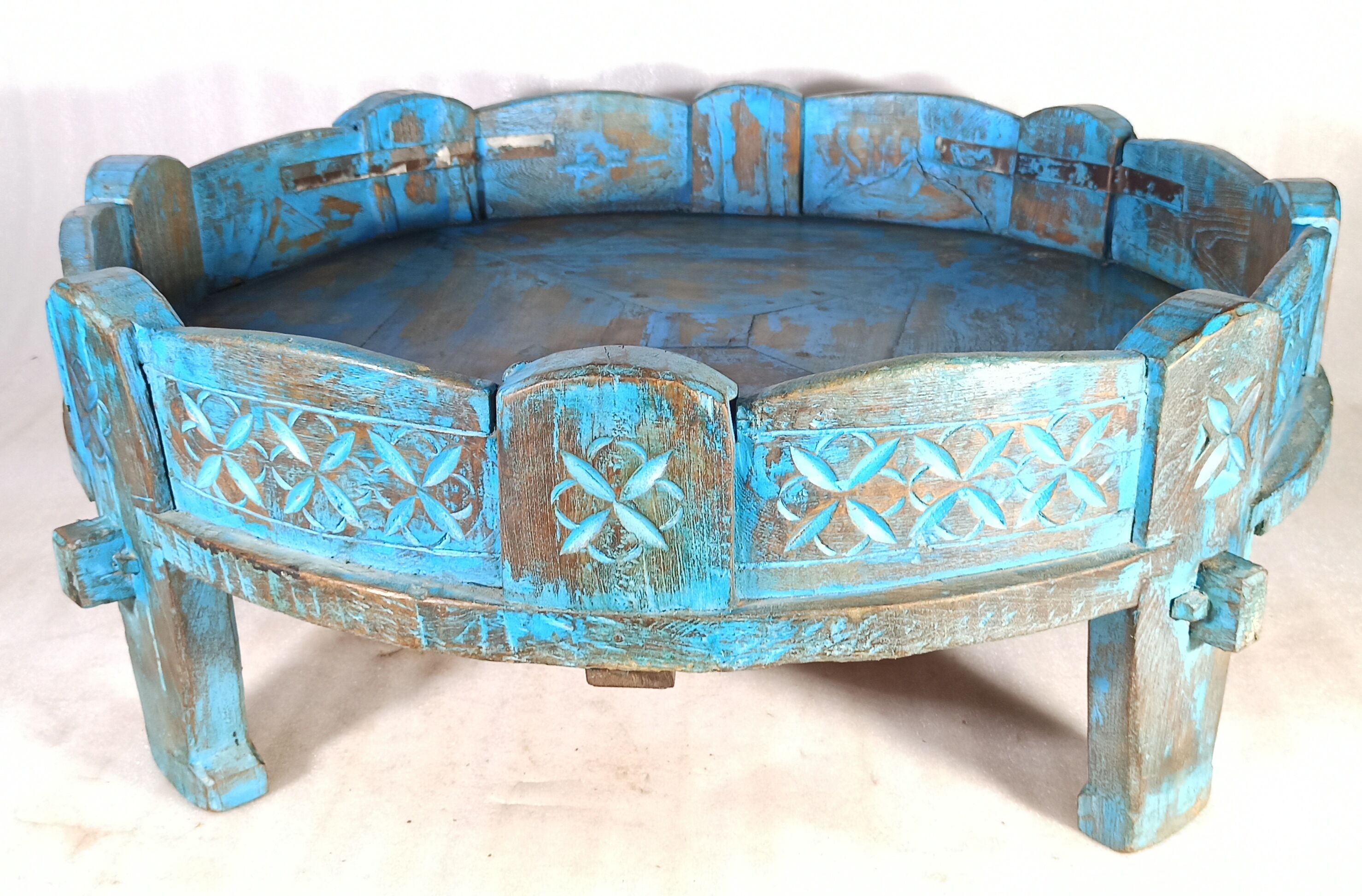 Round coffee table in old wood grinding wheel