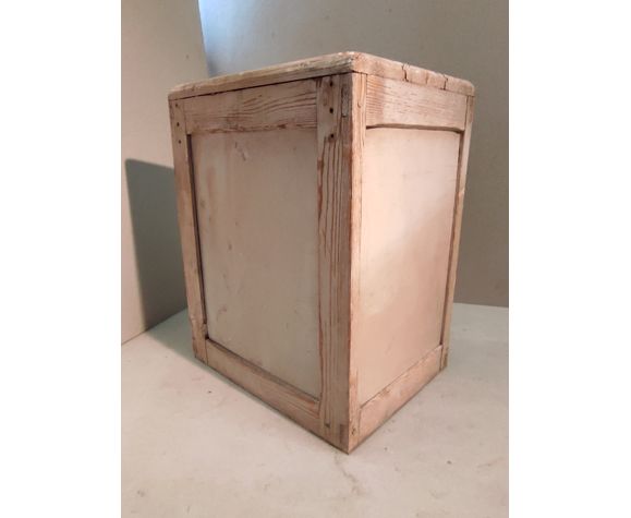 Medicine cabinet in vintage grey patinated wood and red cross