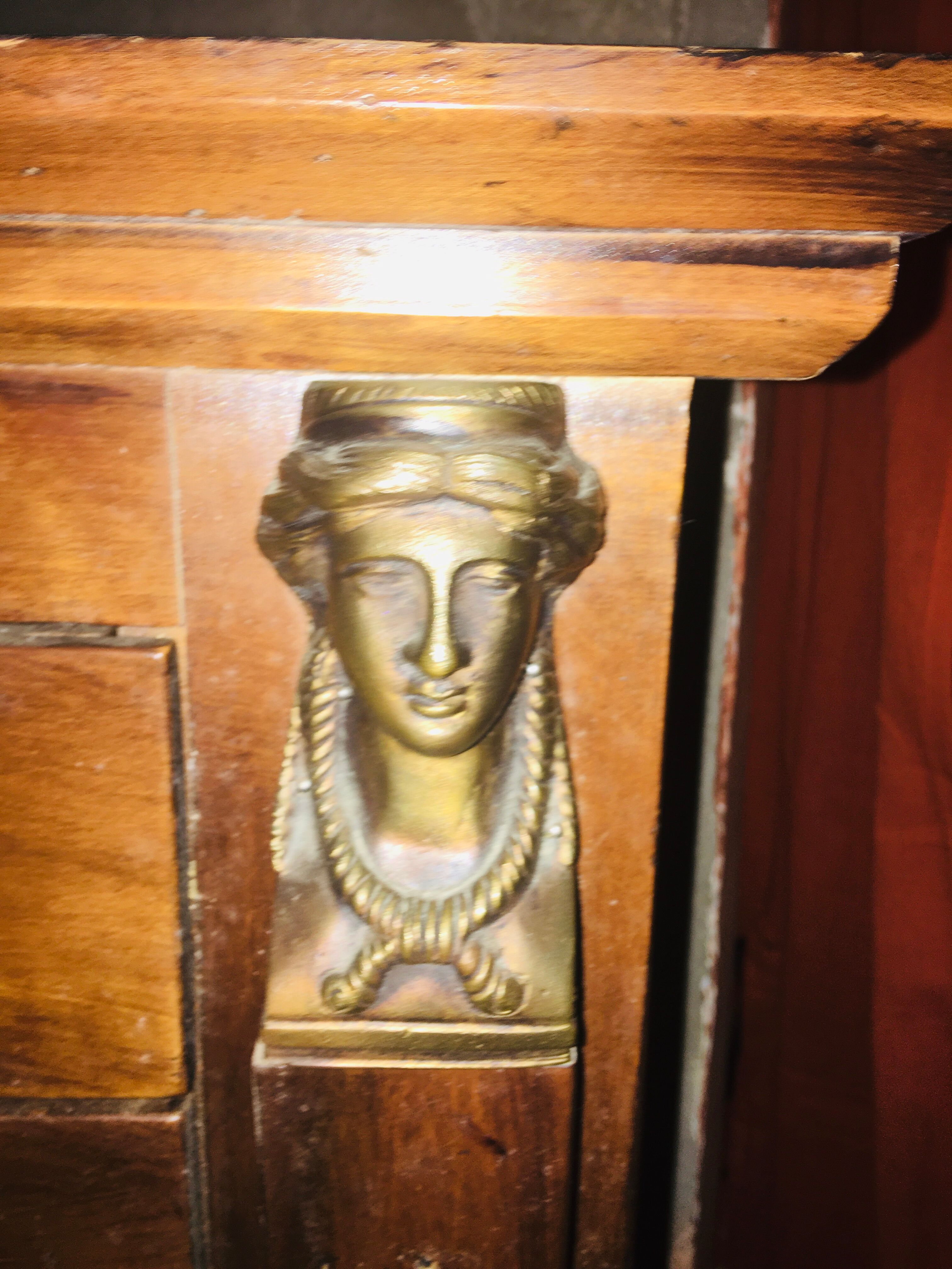 Commode empire