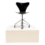 Early 3217 office chair by Arne Jacobsen