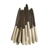 Set de 12 couteaux en bakélite blanche 50s