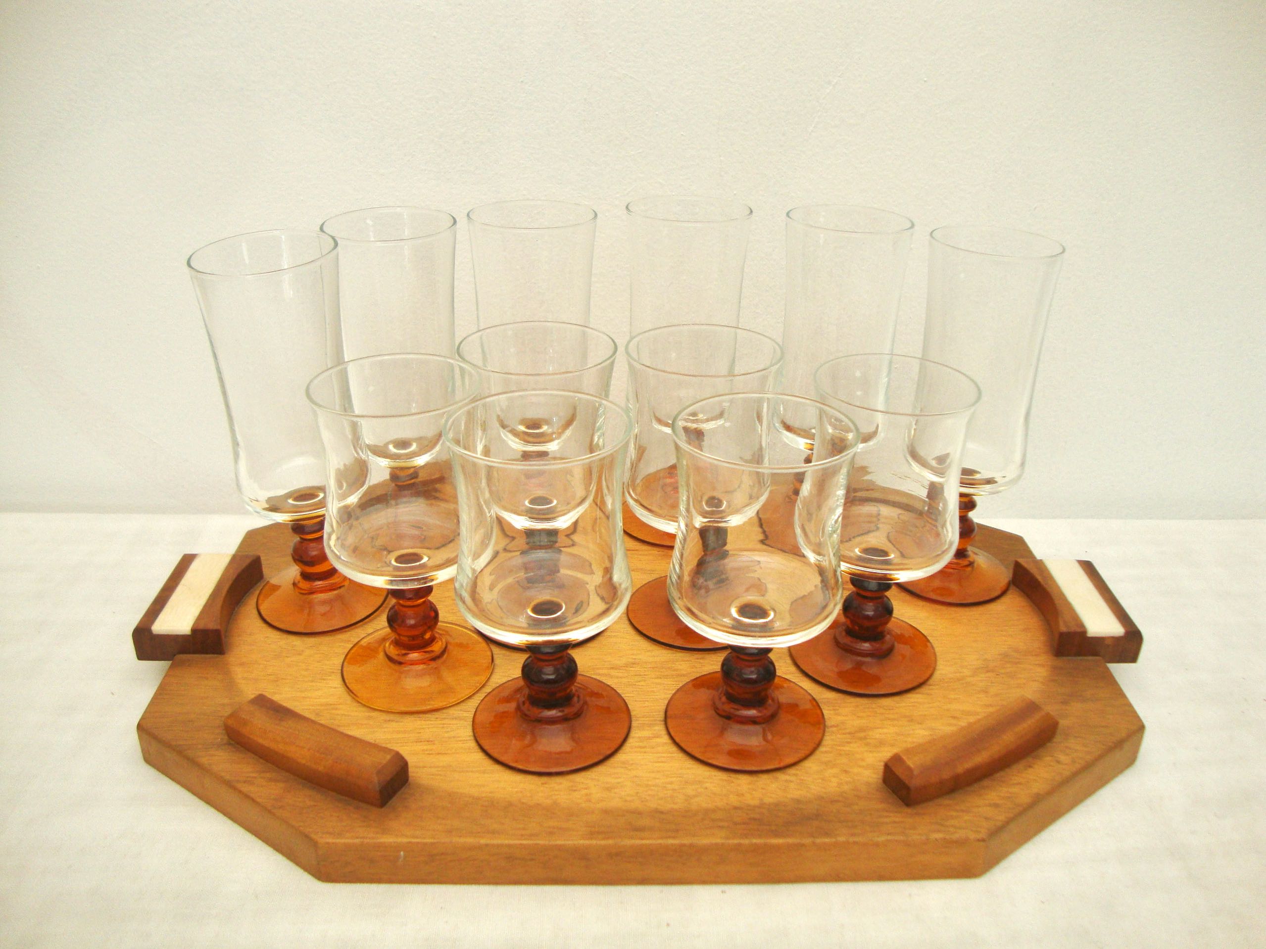 Plateau with 6 wine glasses and 6 champagne flutes