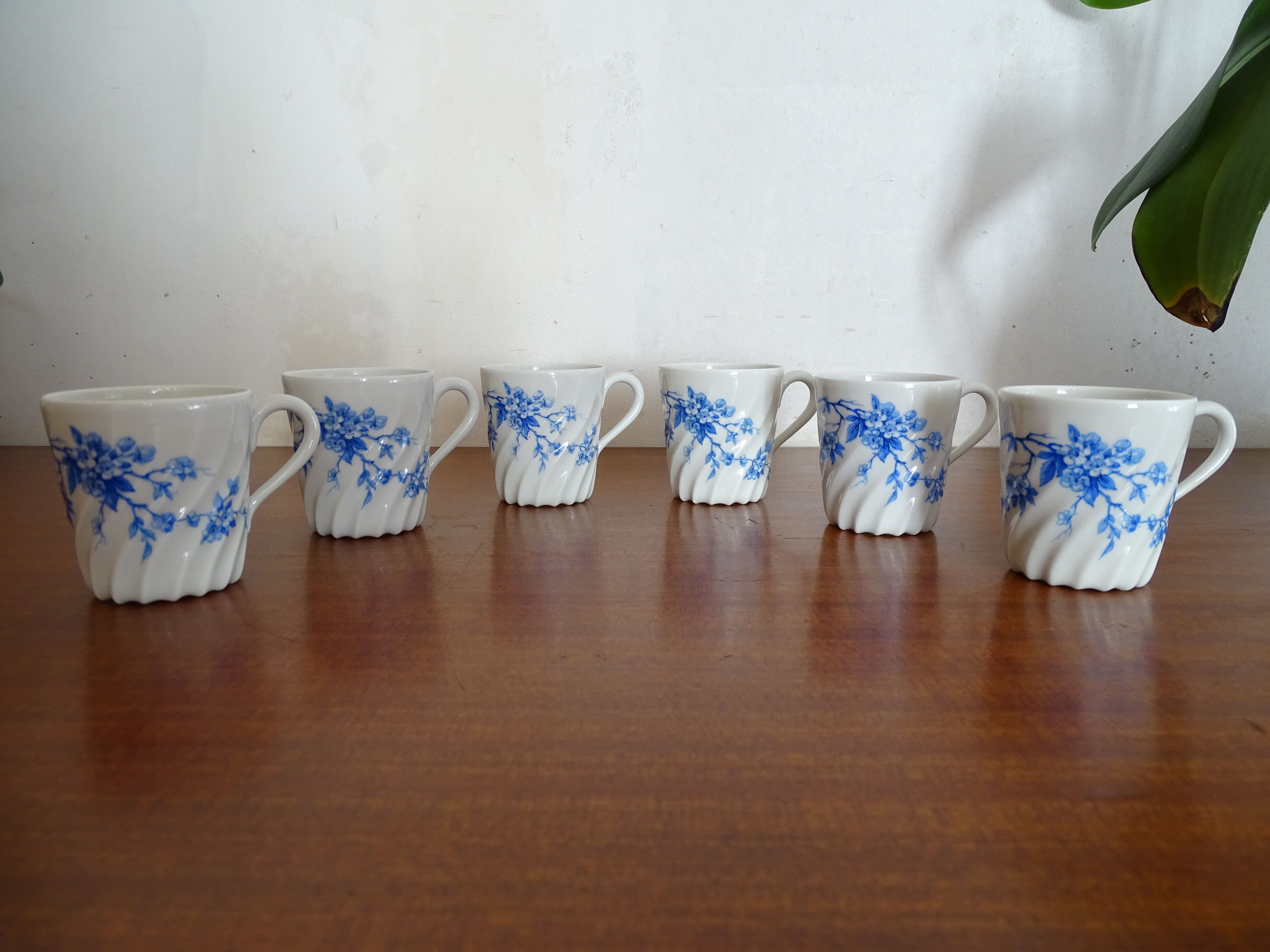 6 tasses café porcelaine Limoges Haviland - Cerisier bleu -Cotes torses