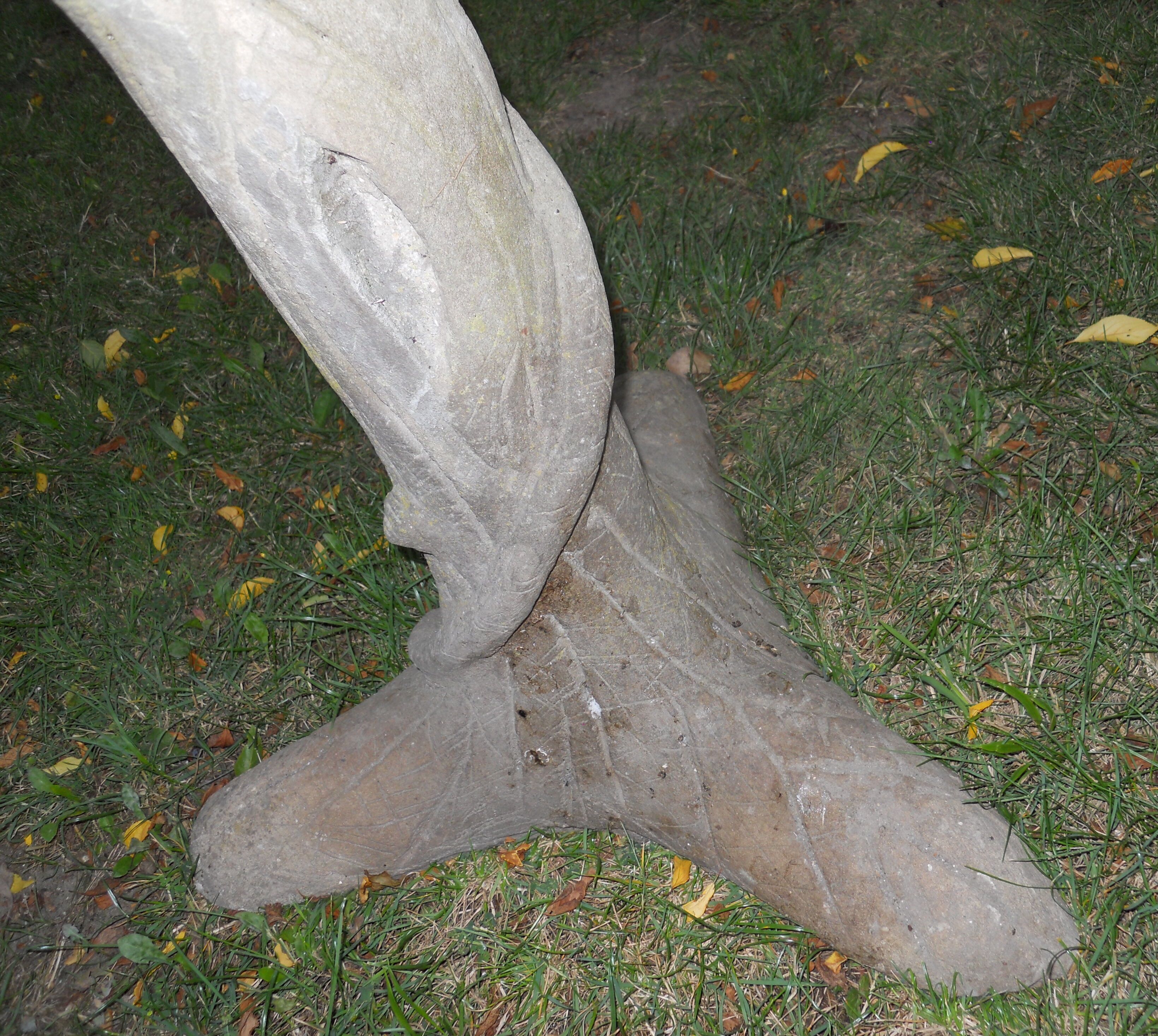 Foot cement garden table shape trunk