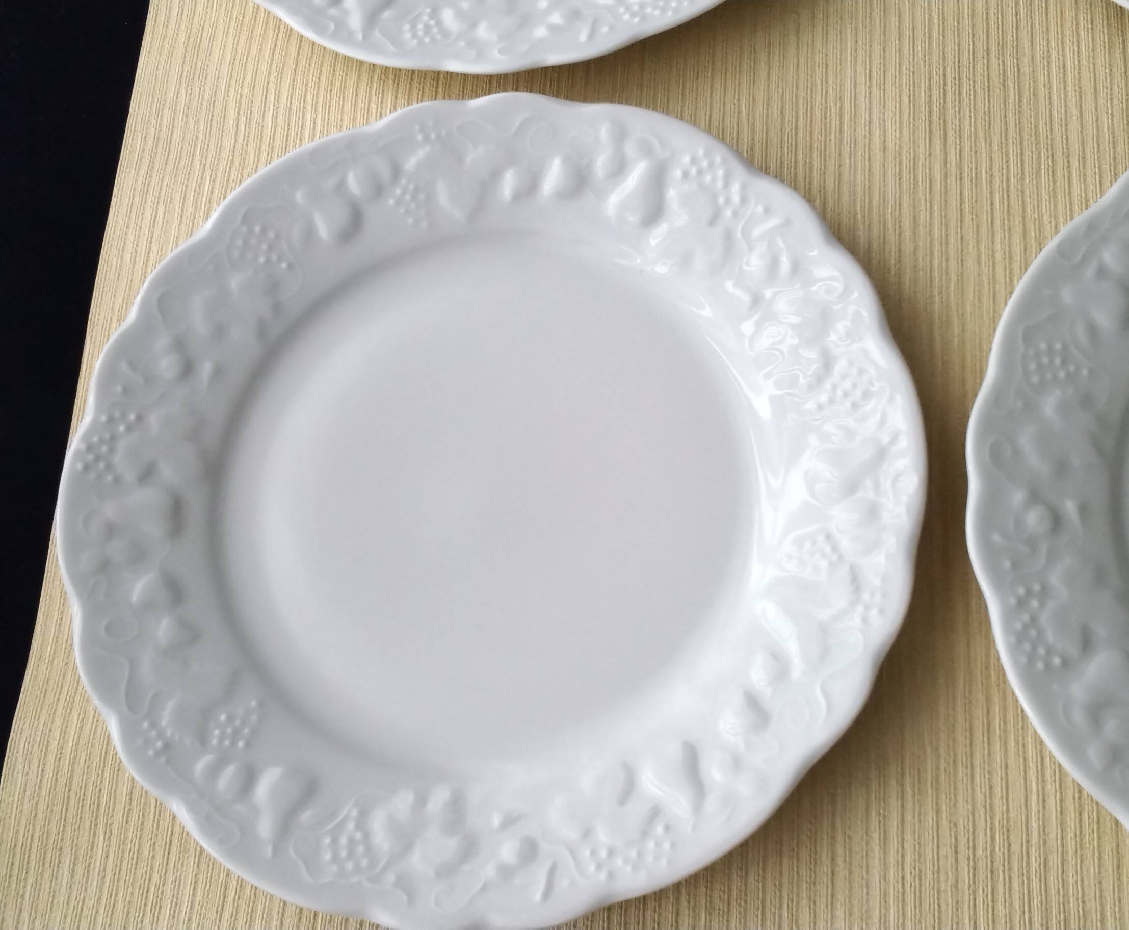 4 dessert plates in Limoges porcelain by Ph. Deshoulières