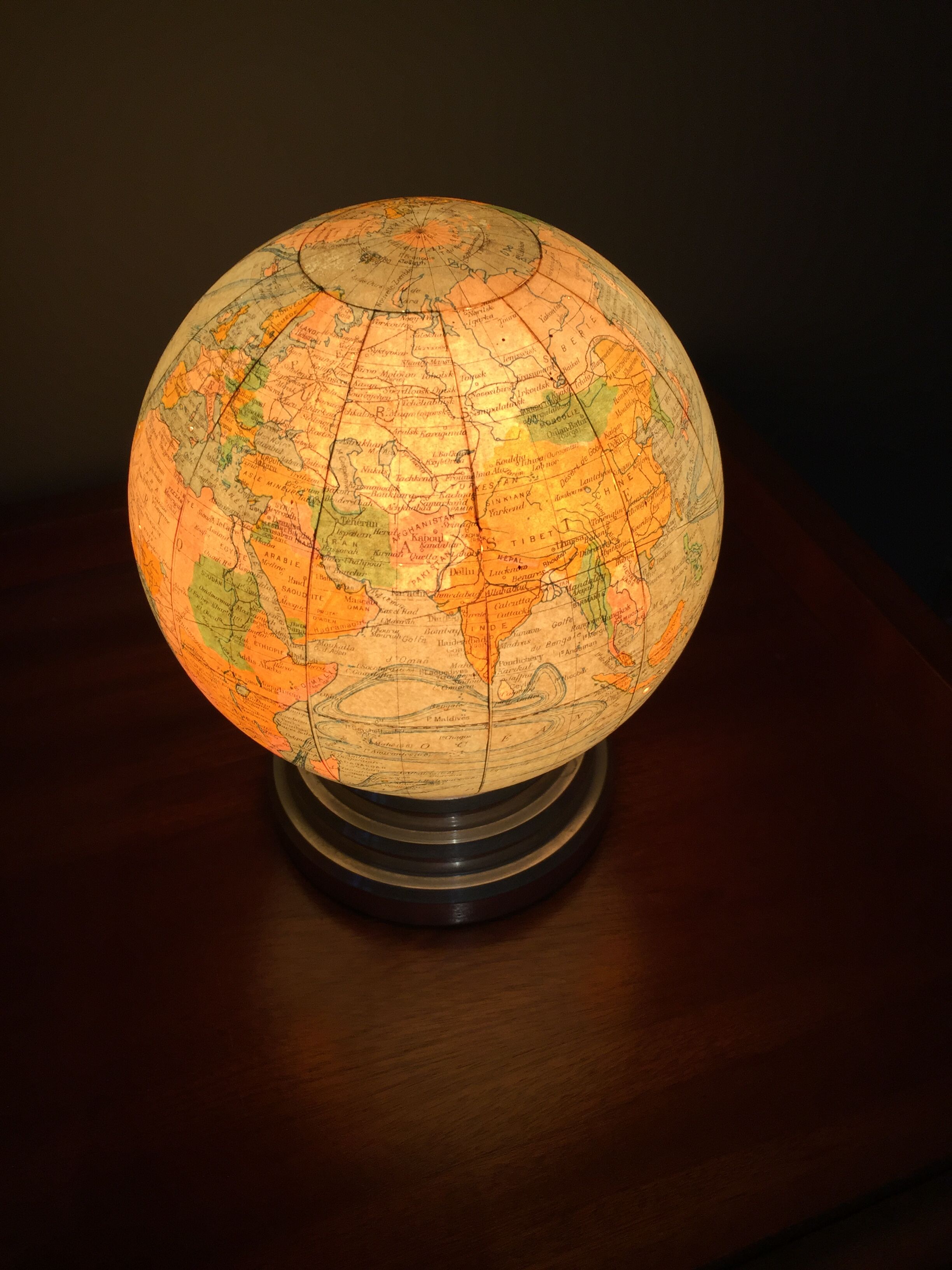 Bright world map 70s
