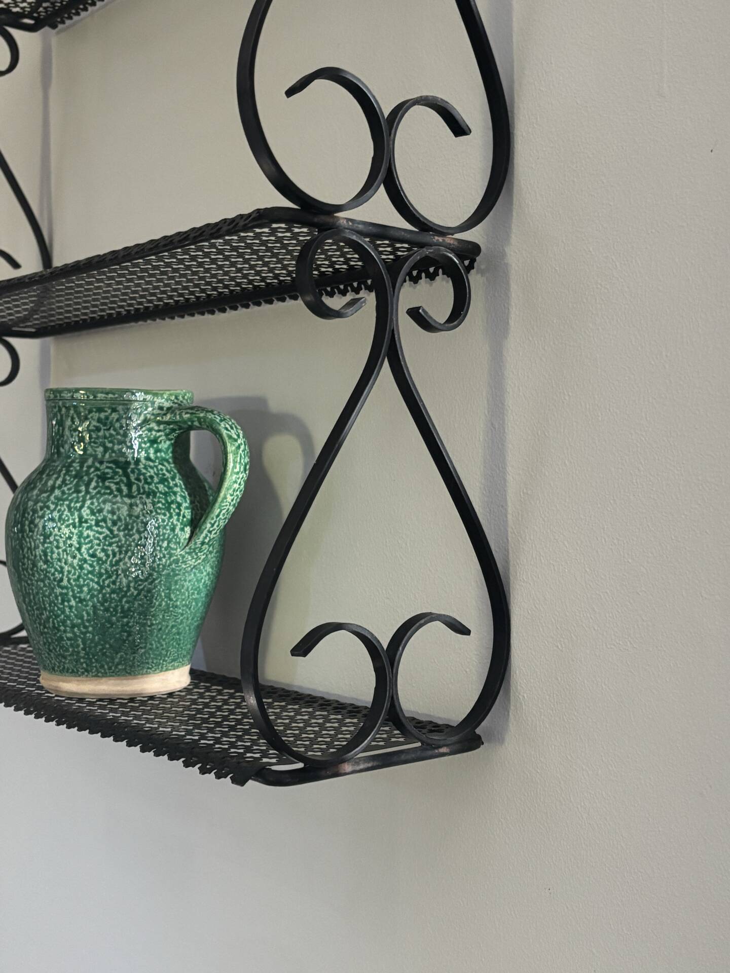Perforated metal shelf dlg Mategot