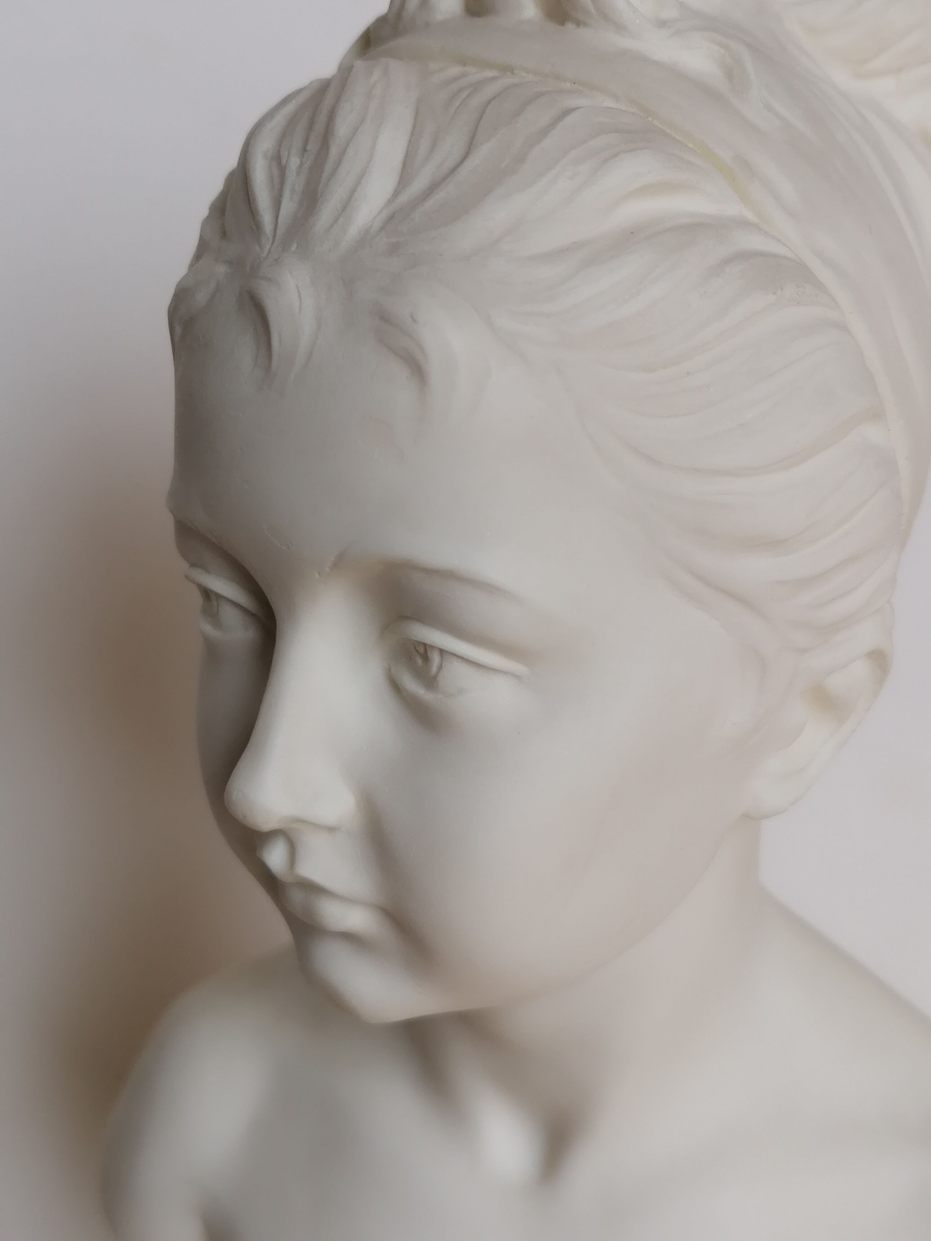 Buste jeune fille signé Giuseppe Bessi