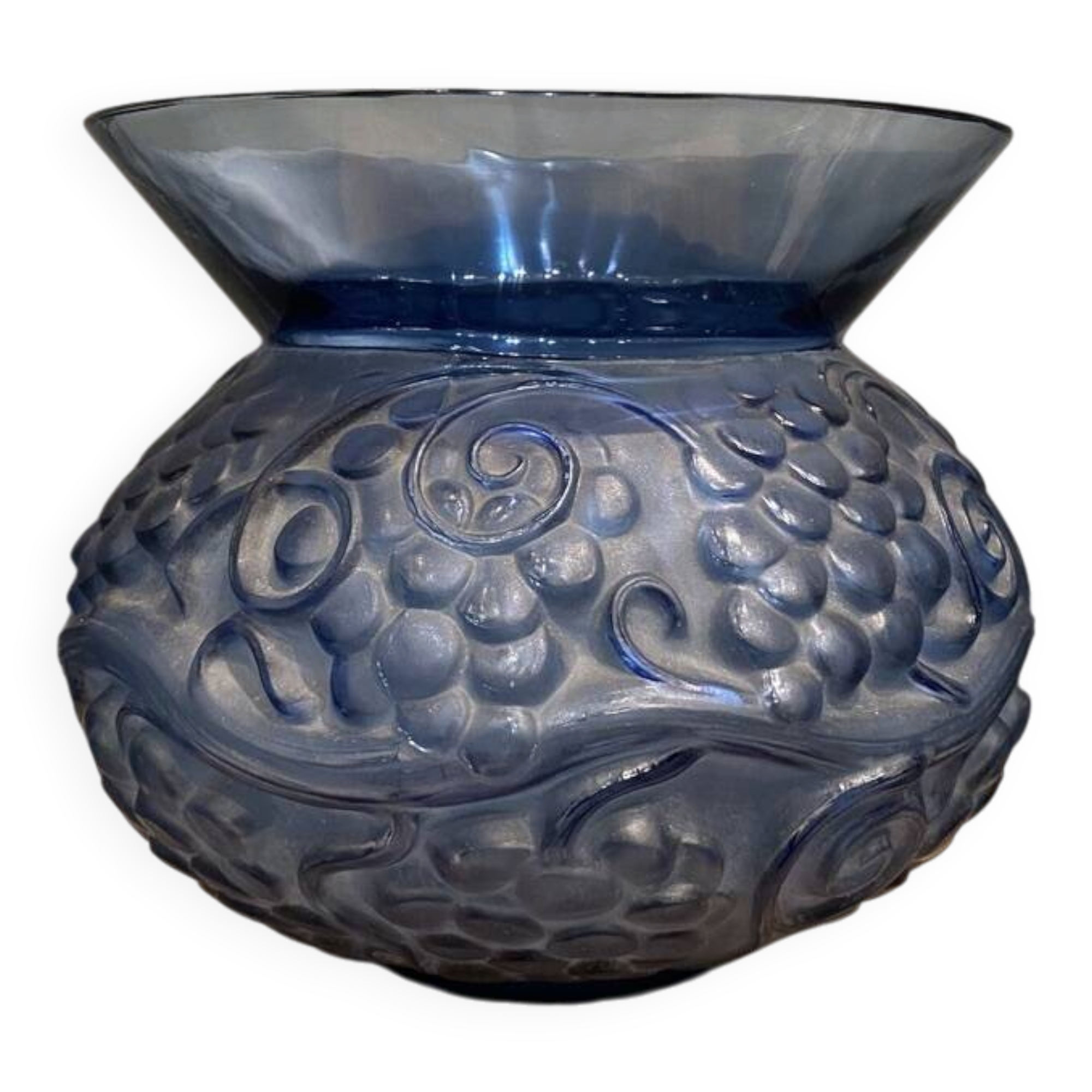 Un vase en verre bleu Fontainebleau de René Lalique