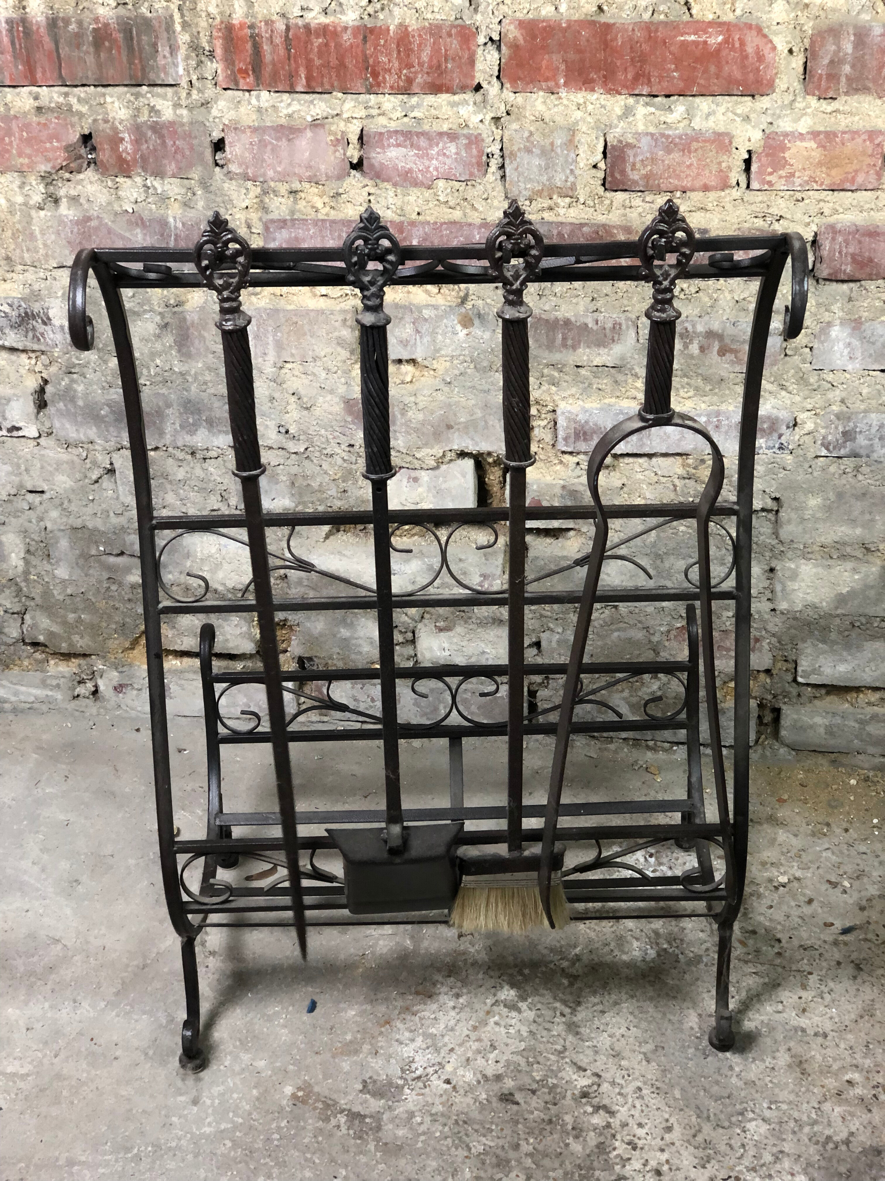 Servant / wrought iron log holder