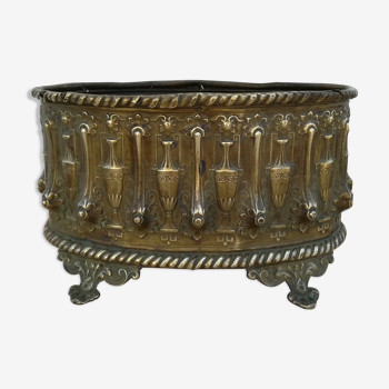 Repulsed brass planter