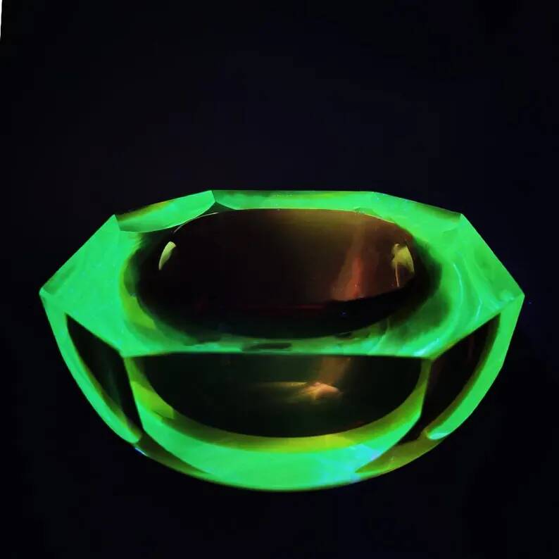 1960s Octagonal Multi-faceted Ashtray in Uranium Murano Glass
