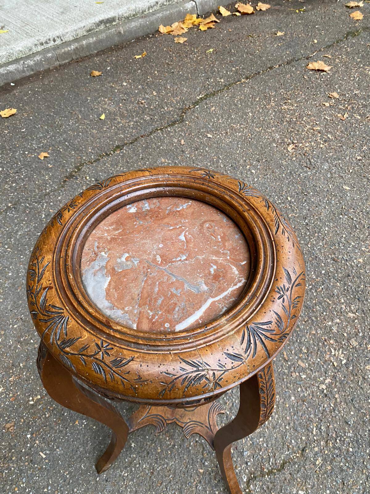 Round Art Nouveau side table in solid wood and marble from the 19th century