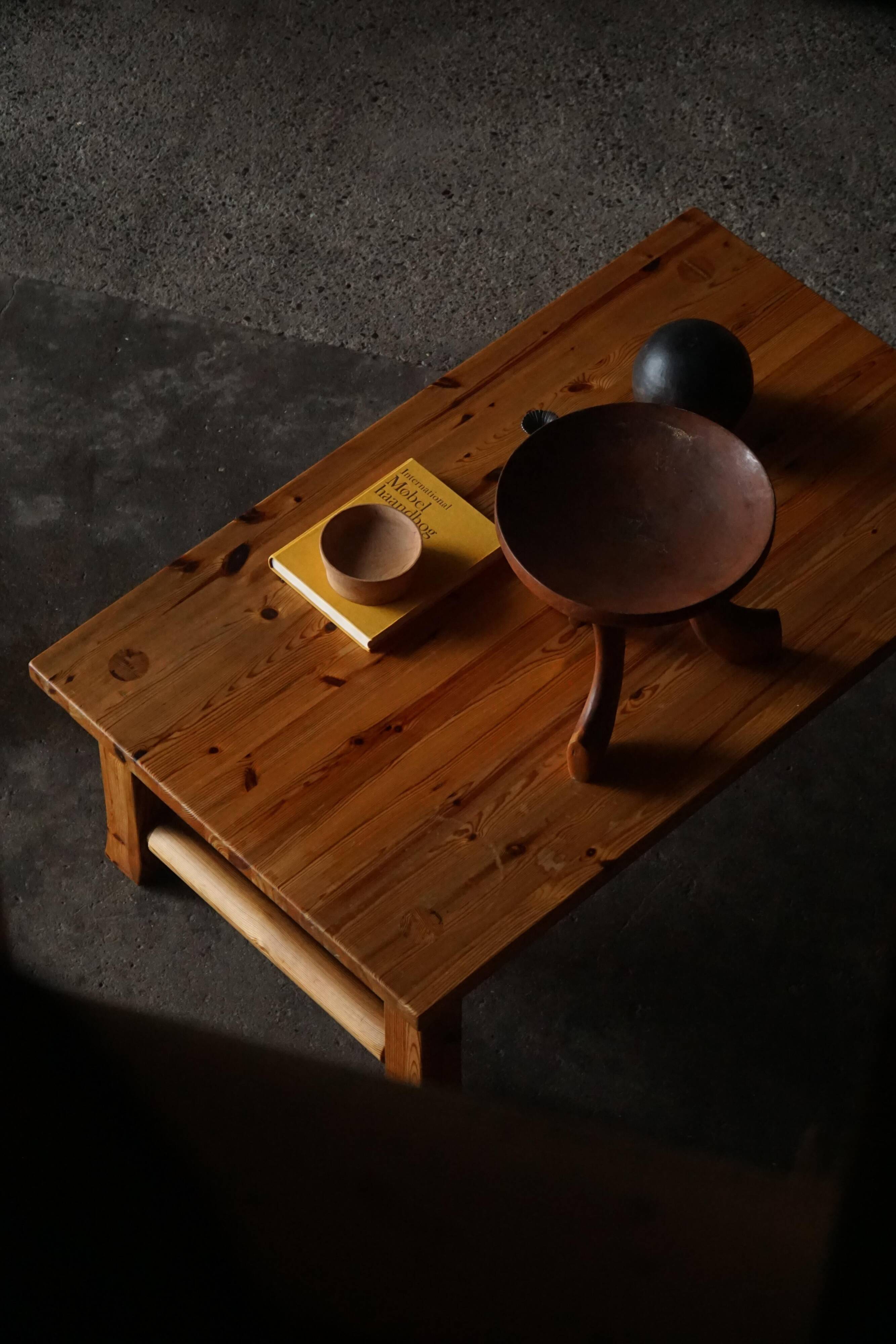 Uno & Östen Kristiansson, table basse rectangulaire en pin, milieu du XXe siècle, années 1970