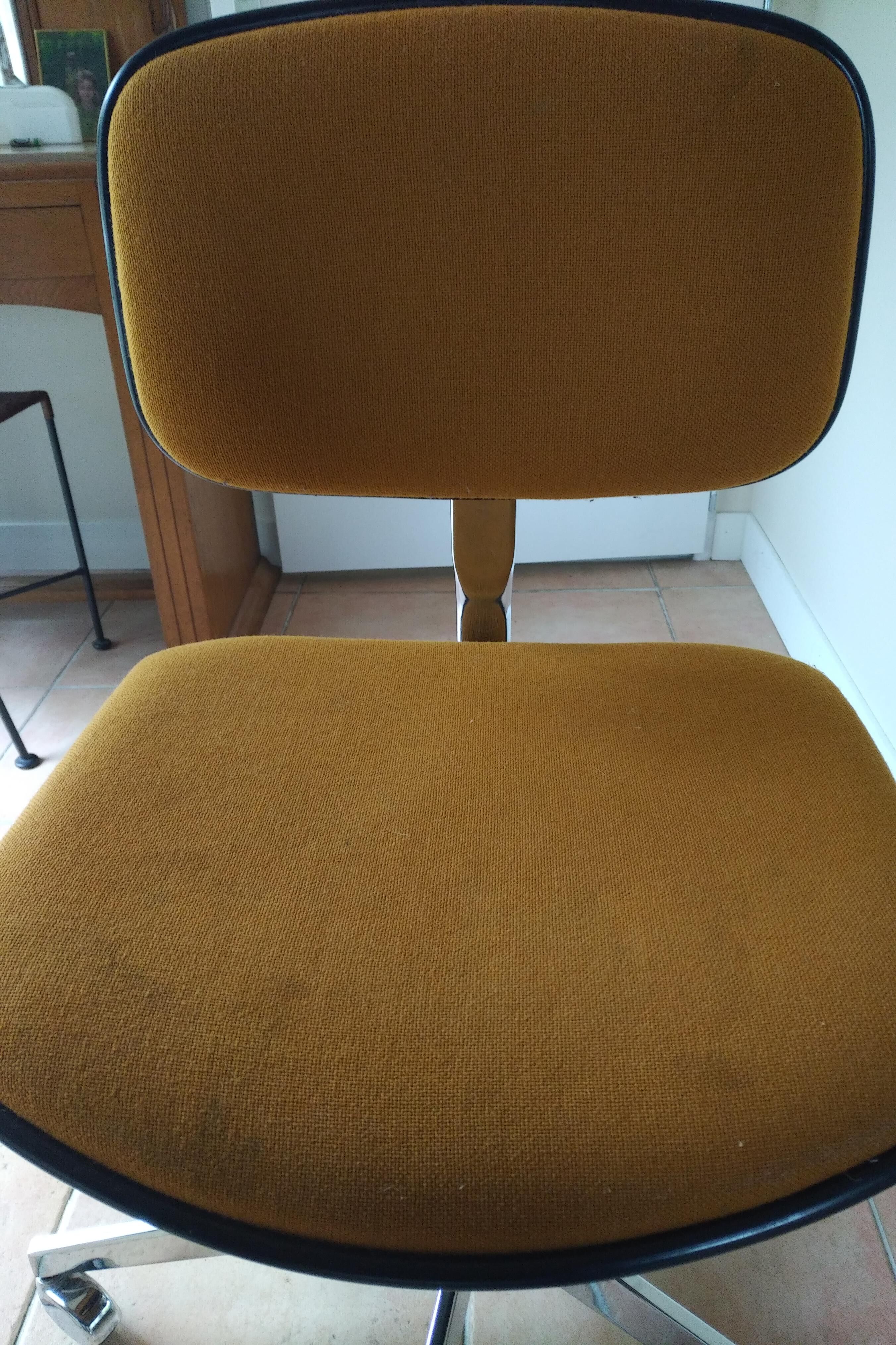 Strafor model desk 8125