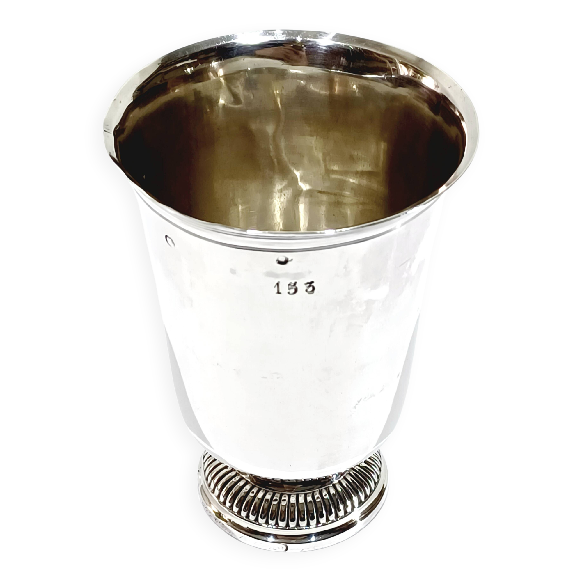 Timbale en argent massif numérotée 153