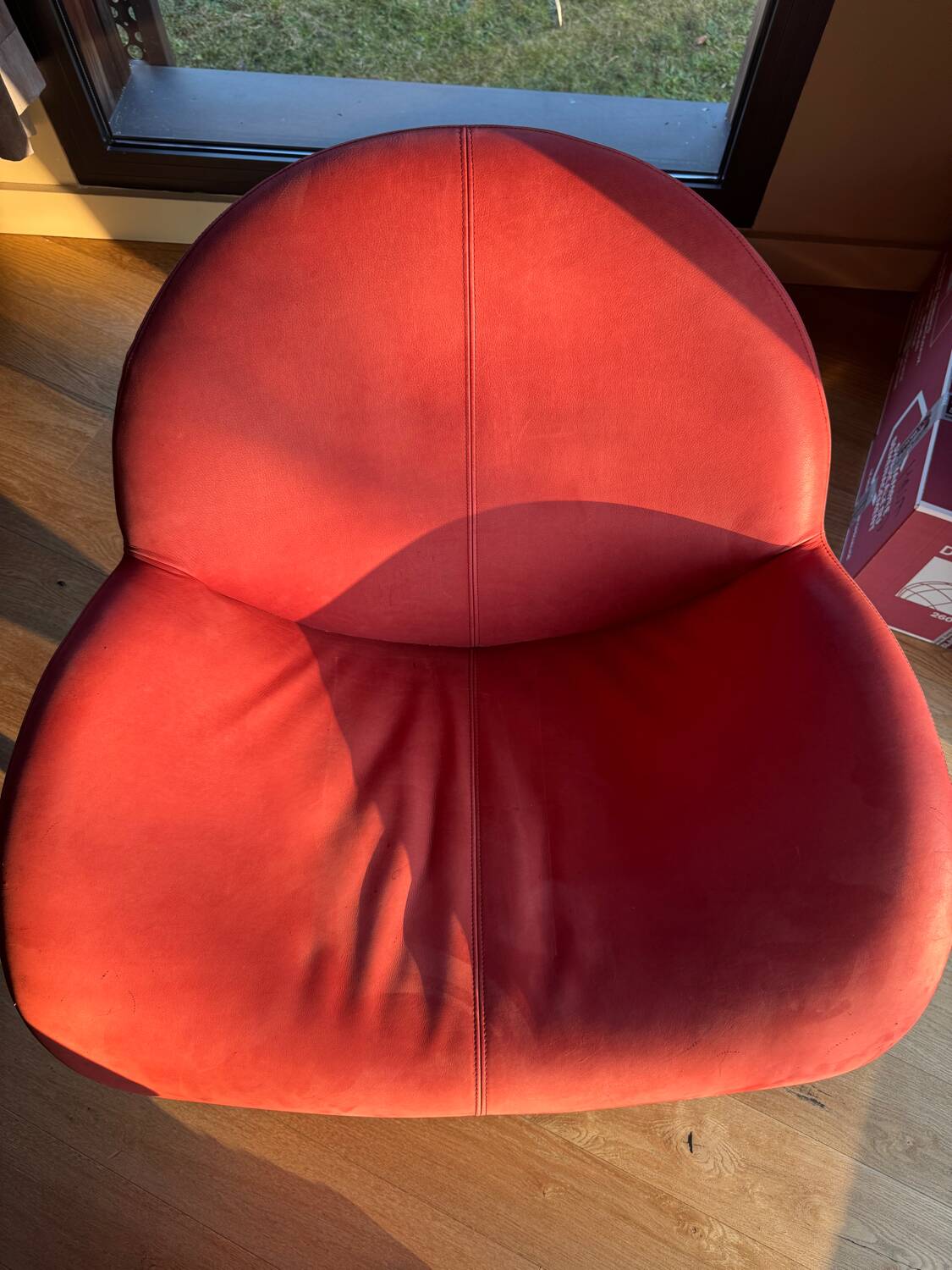 Papageno armchair leolux nubuk carmine red