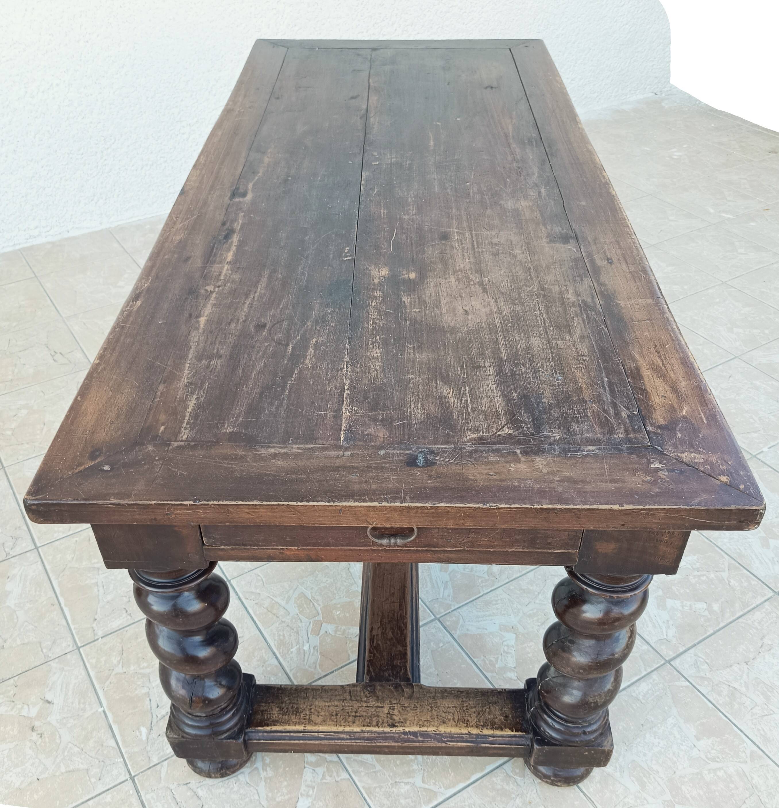 Louis XIII walnut table from the 19th century.
