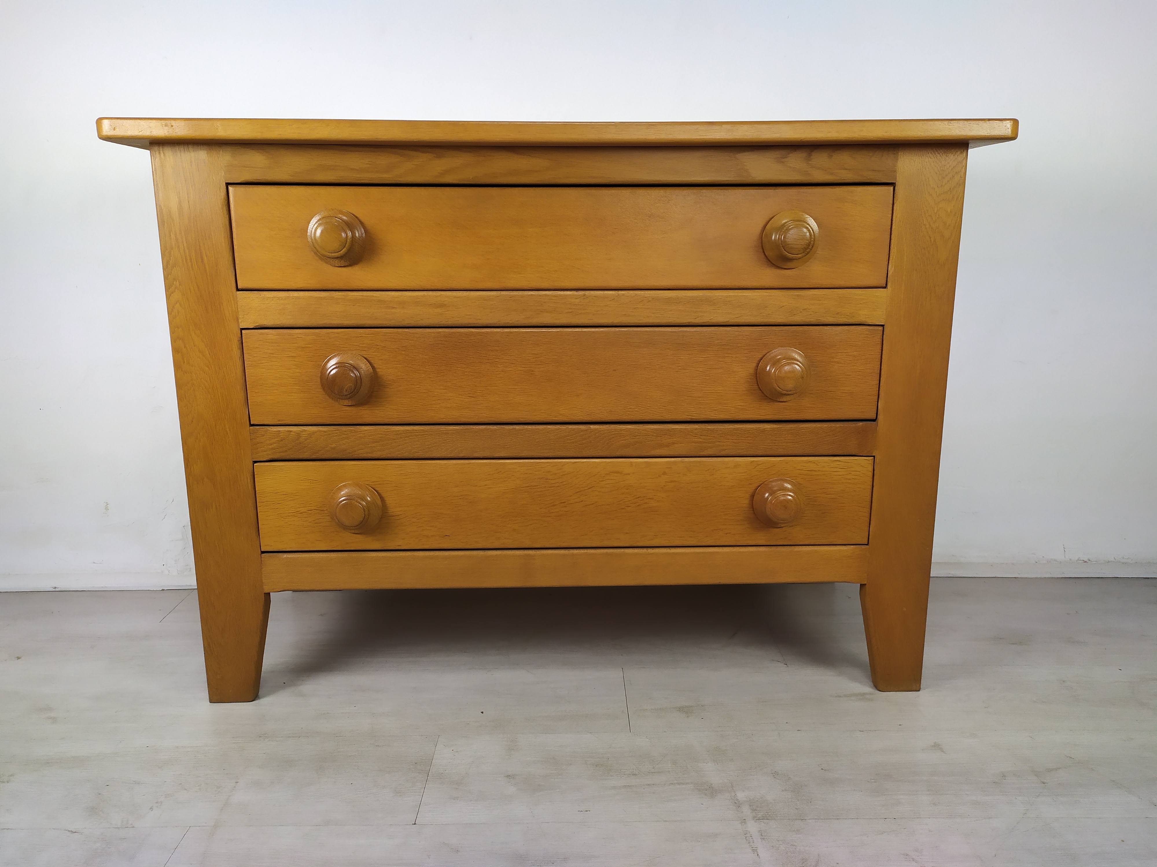 Vintage oak chest of drawers