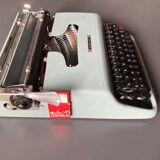 Machine à écrire vintage et design Lettra 22 Olivetti
