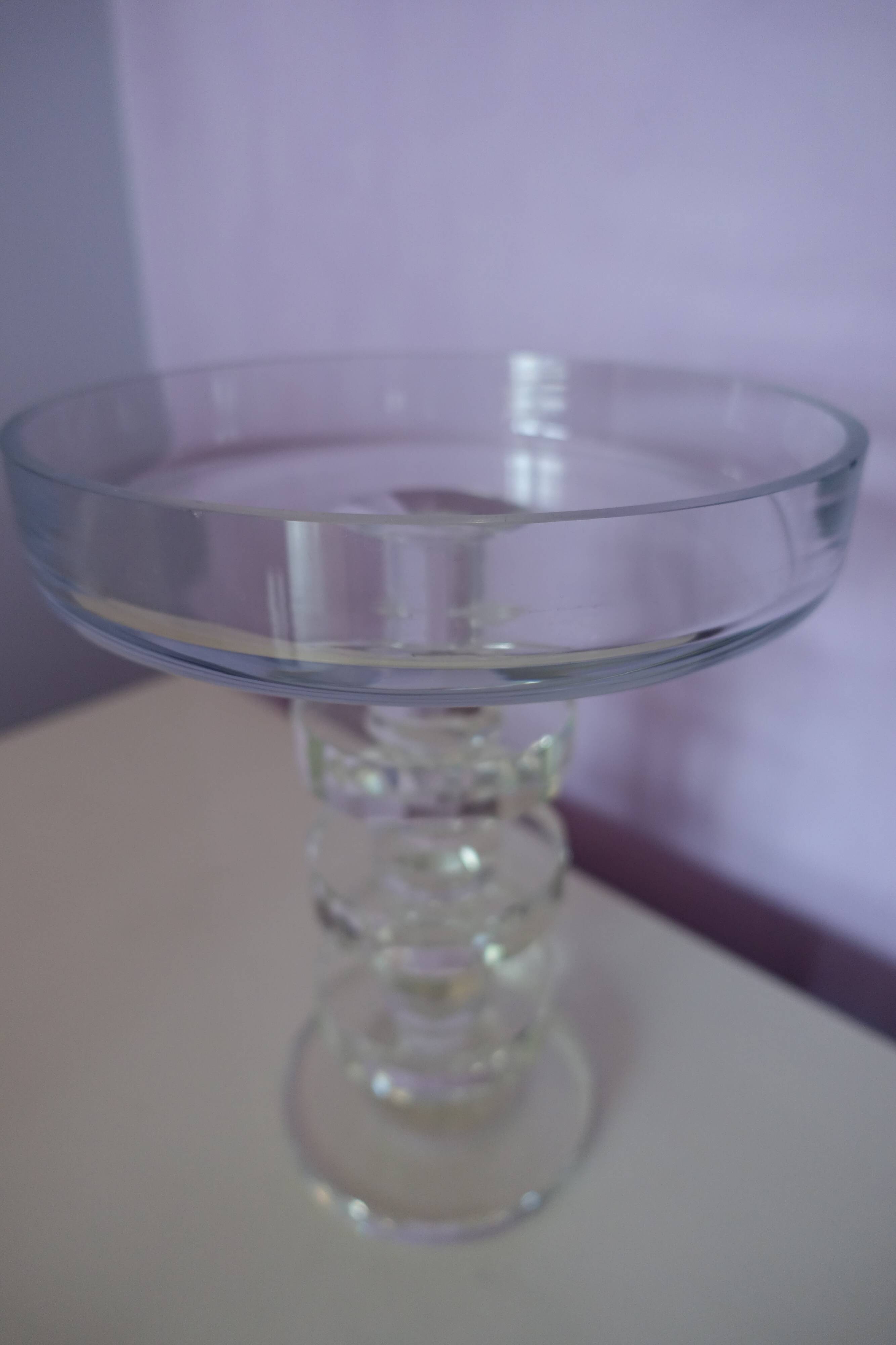 Superb crystal bowl on a 50 cm high pedestal, elegant and refined.