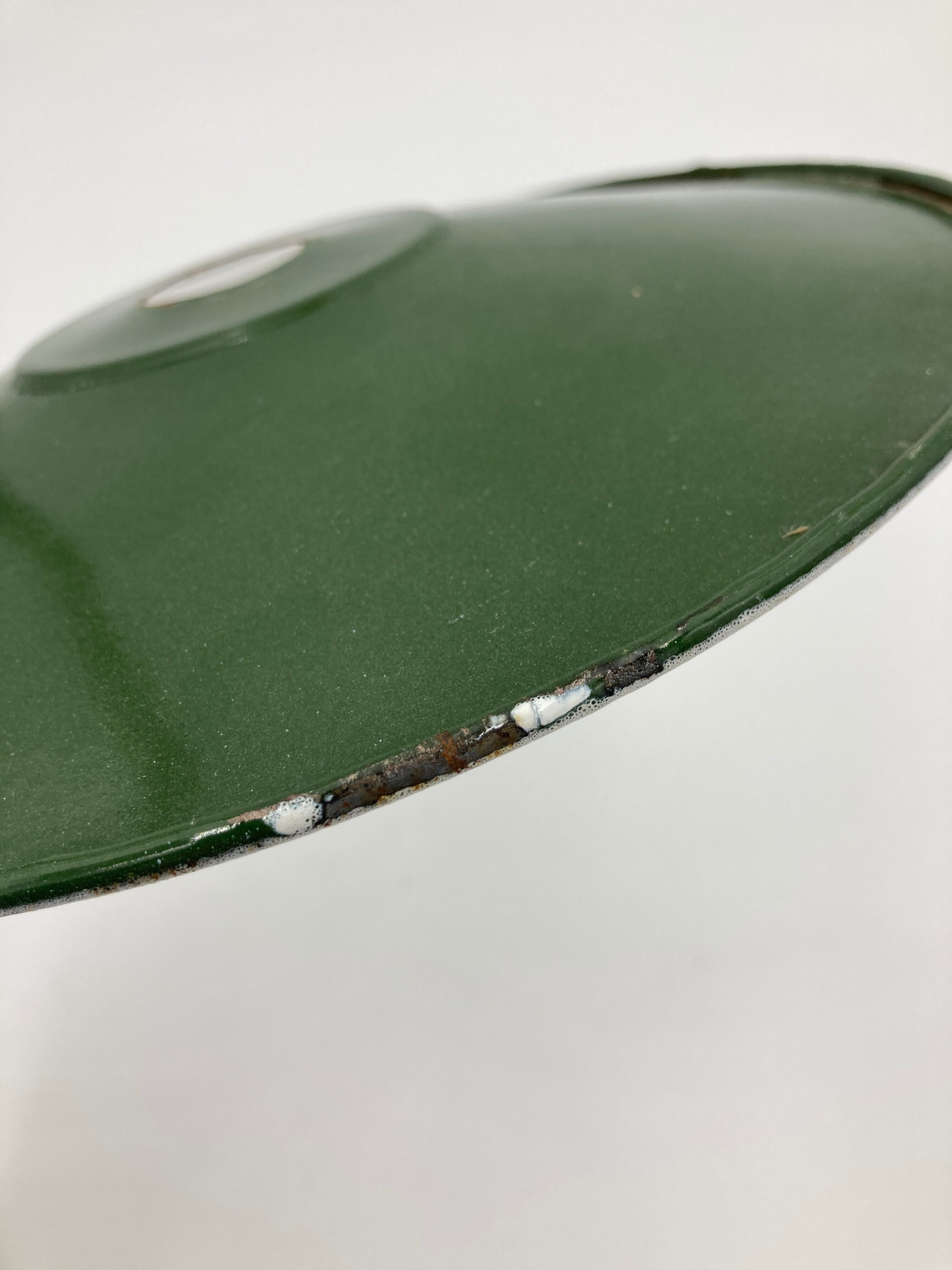 Green enamel suspension