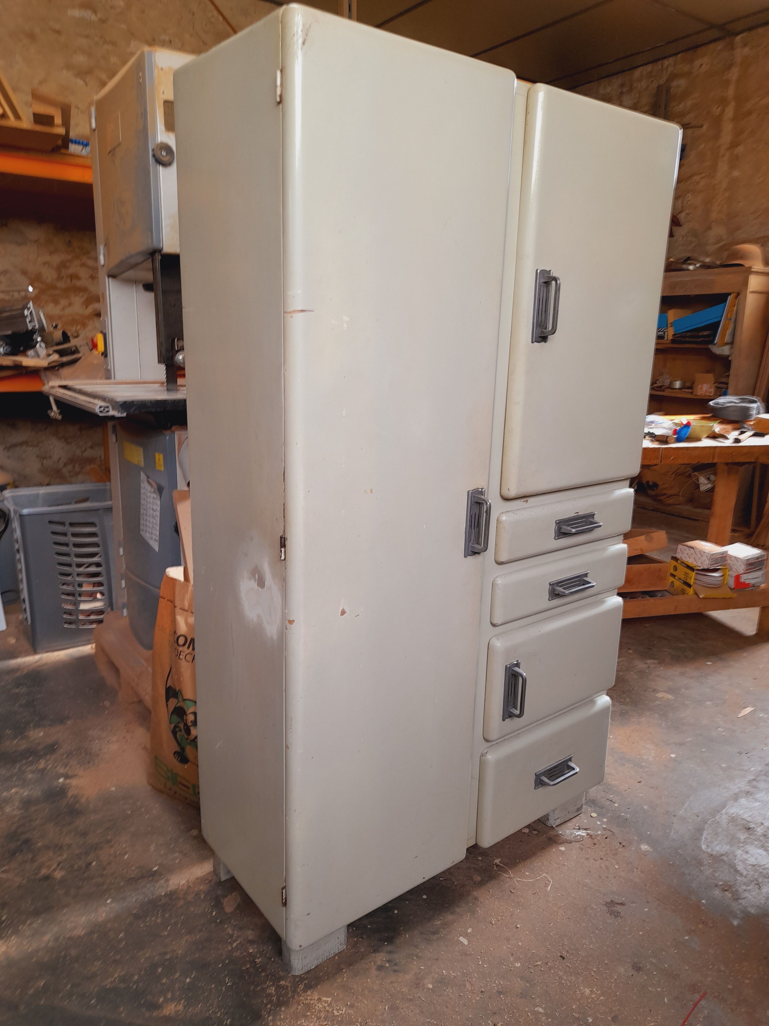 Sideboard/Kitchen cabinet mado