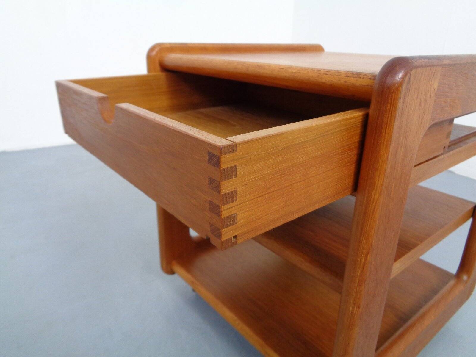 Small rollable teak chest of drawers from Dyrlund, Denmark, 1970s.