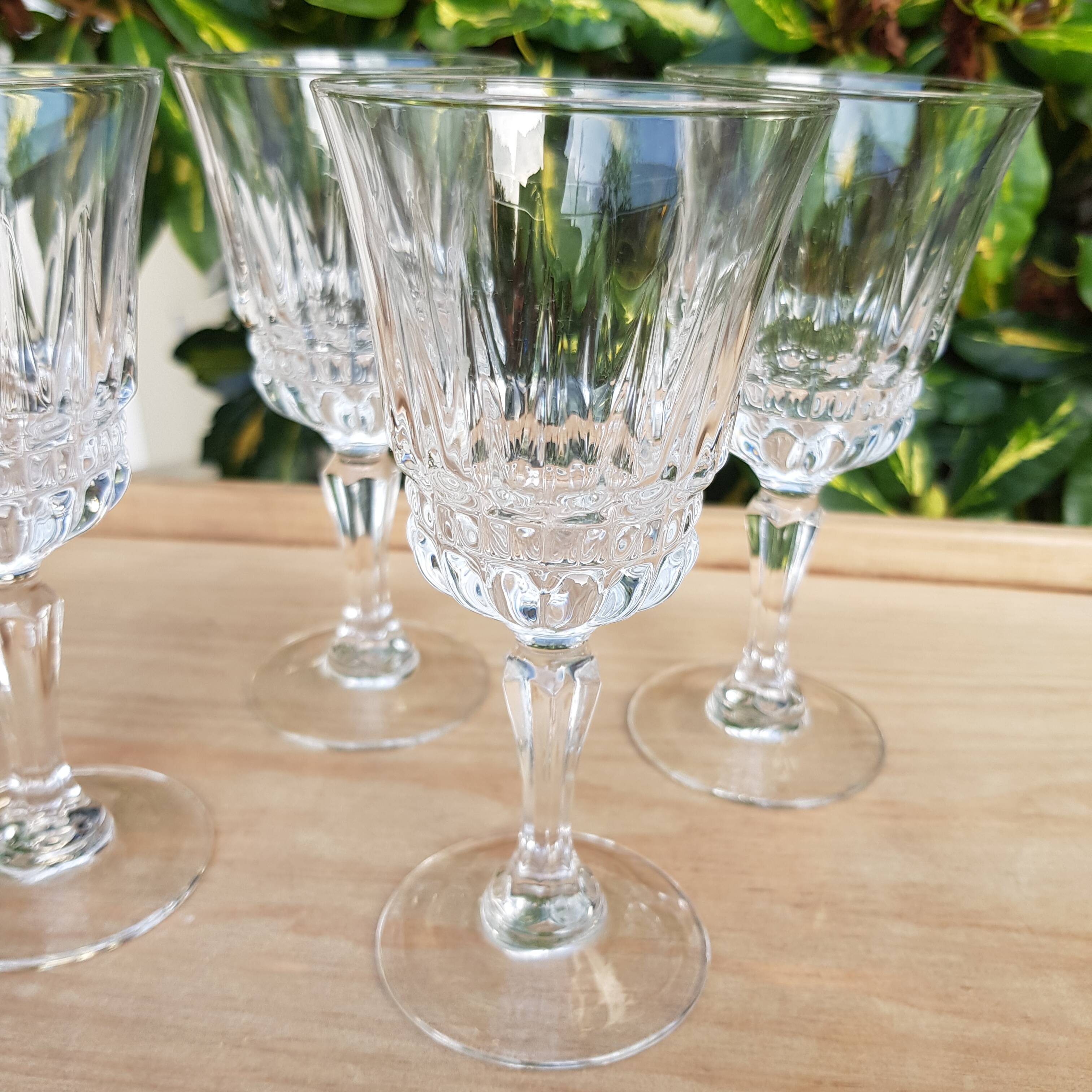 4 stemmed glasses