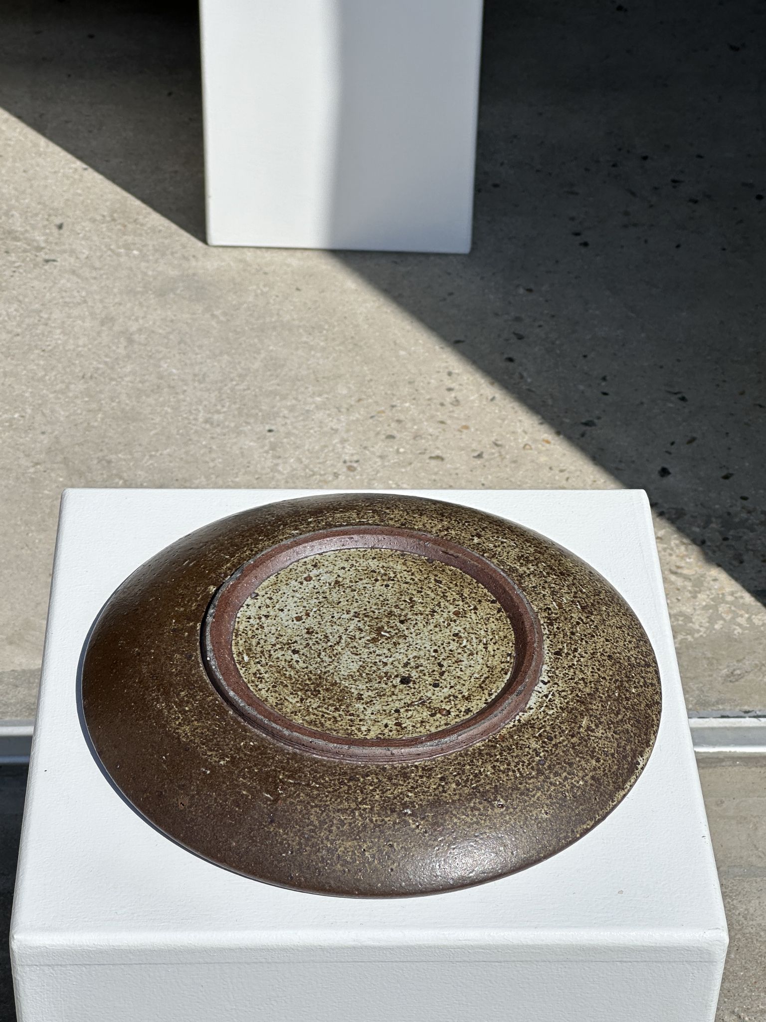 Plat en céramique vert indonésien D:26,5