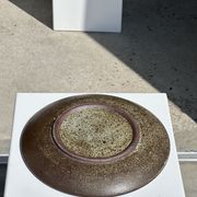 Plat en céramique vert indonésien D:26,5