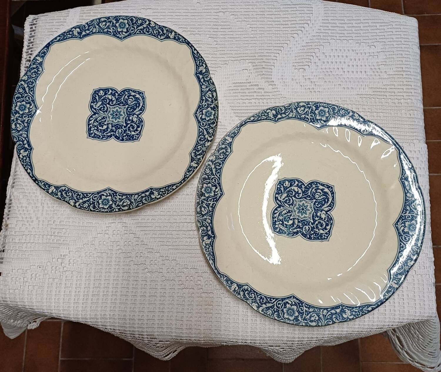 2 Gien Ironstone Flat Plates